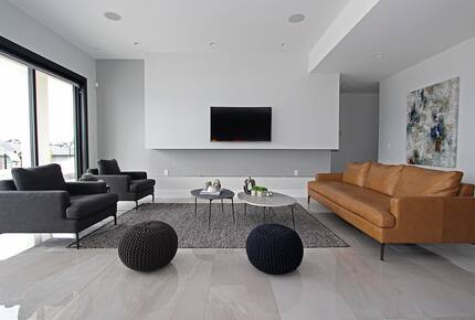 Lake View Residence with Hot Tub & Pool overlooking Okanagan Lake - West Kelowna, Canada