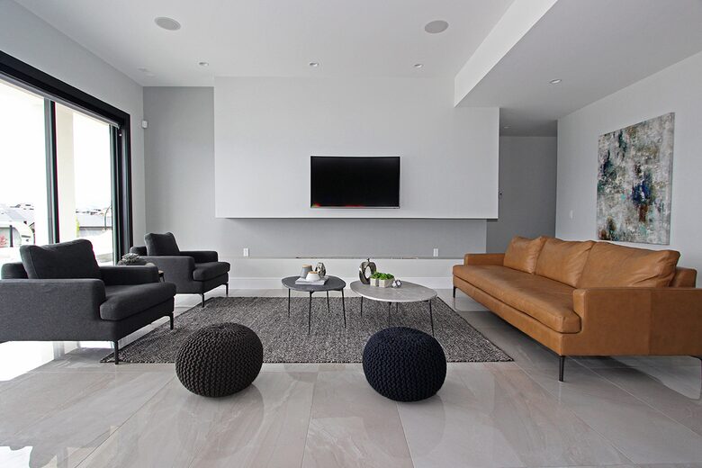 Lake View Residence with Hot Tub & Pool overlooking Okanagan Lake - West Kelowna, Canada