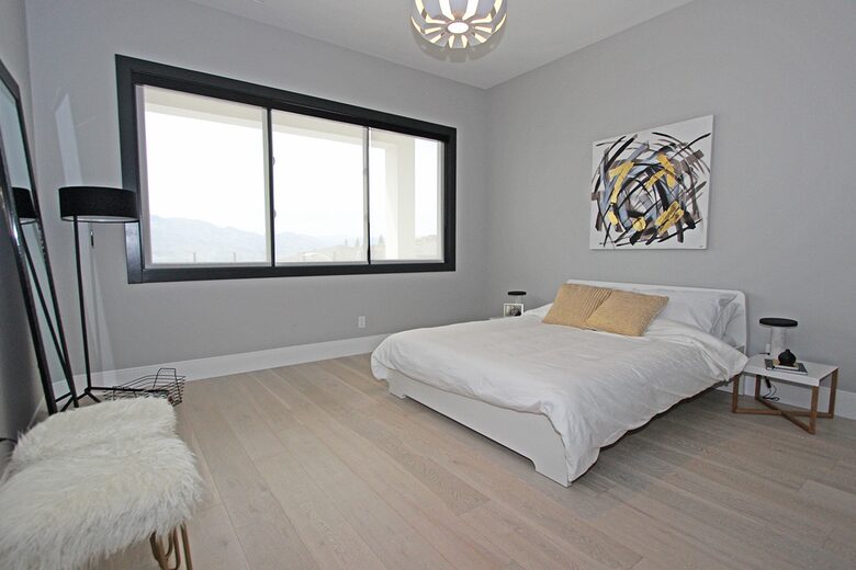 Lake View Residence with Hot Tub & Pool overlooking Okanagan Lake - West Kelowna, Canada