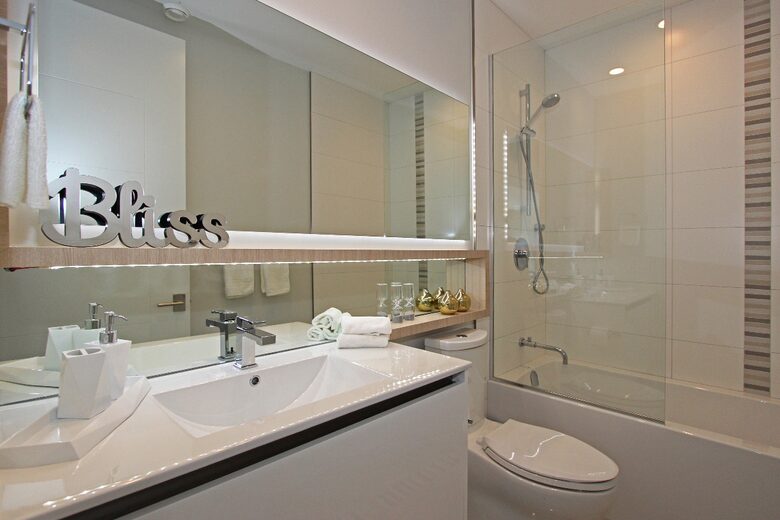 Lake View Residence with Hot Tub & Pool overlooking Okanagan Lake - West Kelowna, Canada