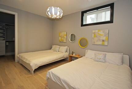 Lake View Residence with Hot Tub & Pool overlooking Okanagan Lake - West Kelowna, Canada