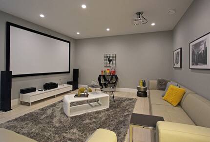 Lake View Residence with Hot Tub & Pool overlooking Okanagan Lake - West Kelowna, Canada