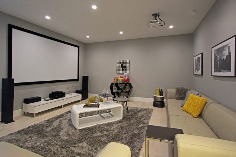 Lake View Residence with Hot Tub & Pool overlooking Okanagan Lake - West Kelowna, Canada