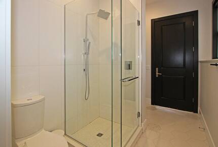 Lake View Residence with Hot Tub & Pool overlooking Okanagan Lake - West Kelowna, Canada