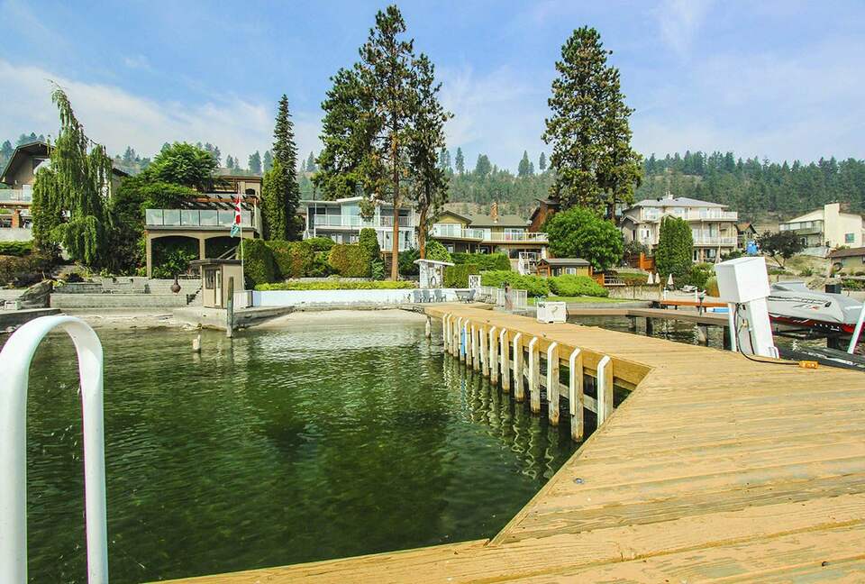 Lakefront West Kelowna Getaway | with private dock and beach - West Kelowna, Canada