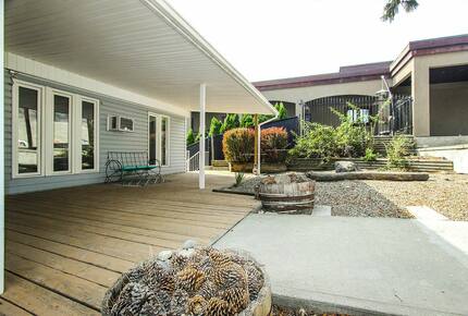 Lakefront West Kelowna Getaway | with private dock and beach - West Kelowna, Canada