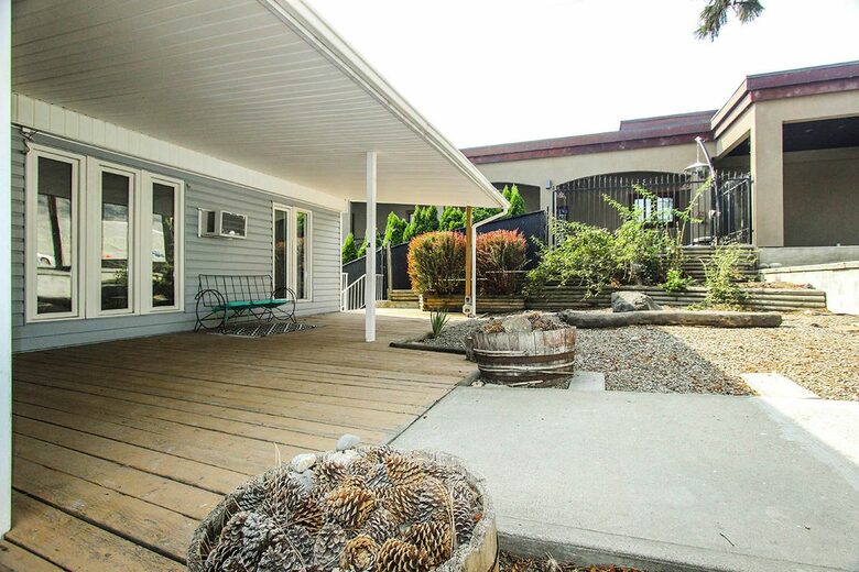 Lakefront West Kelowna Getaway | with private dock and beach - West Kelowna, Canada