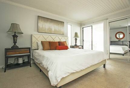 Lakefront West Kelowna Getaway | with private dock and beach - West Kelowna, Canada