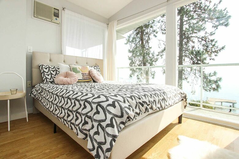 Lakefront West Kelowna Getaway | with private dock and beach - West Kelowna, Canada