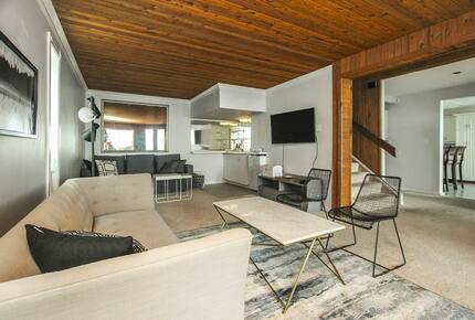 Lakefront West Kelowna Getaway | with private dock and beach - West Kelowna, Canada