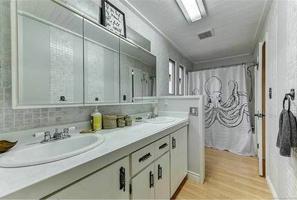 Lakefront West Kelowna Getaway | with private dock and beach - West Kelowna, Canada