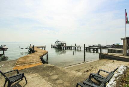 Lakefront West Kelowna Getaway | with private dock and beach - West Kelowna, Canada