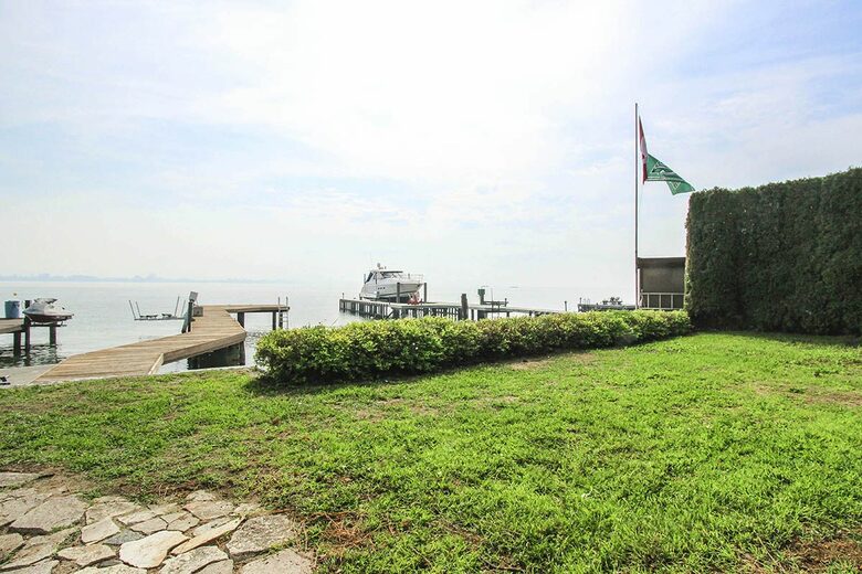 Lakefront West Kelowna Getaway | with private dock and beach - West Kelowna, Canada