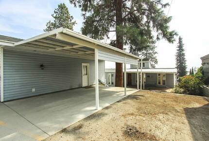 Lakefront West Kelowna Getaway | with private dock and beach - West Kelowna, Canada