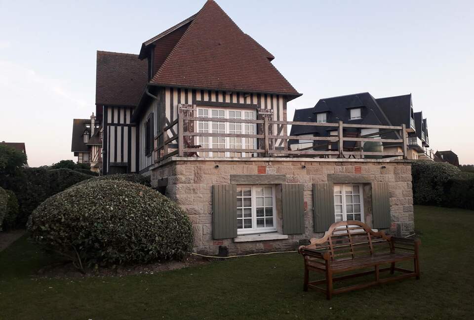 Le Bateau sur l'Herbe in Normandy - Benerville sur Mer, France