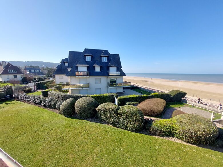 Le Bateau sur l'Herbe in Normandy - Benerville sur Mer, France