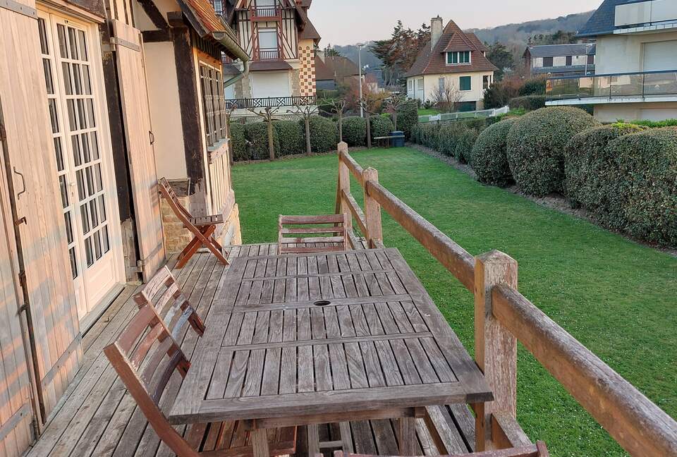 Le Bateau sur l'Herbe in Normandy - Benerville sur Mer, France