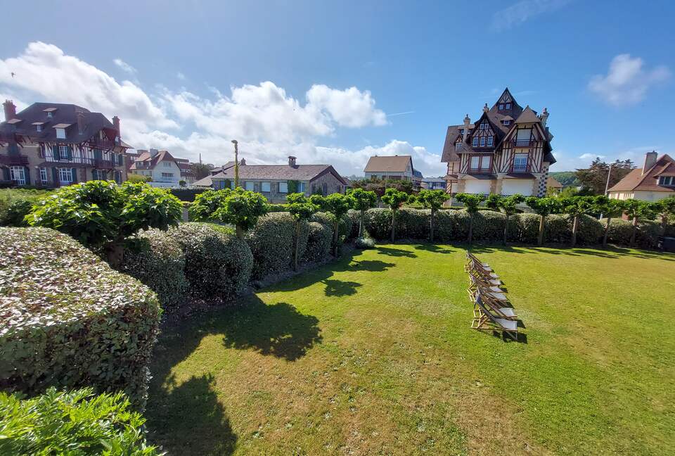 Le Bateau sur l'Herbe in Normandy - Benerville sur Mer, France