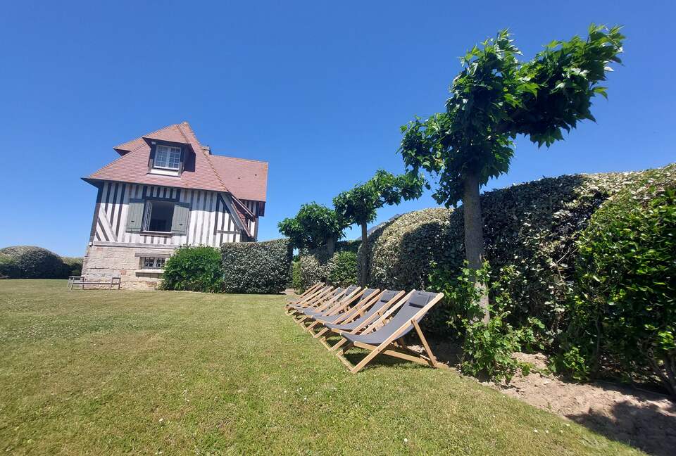 Le Bateau sur l'Herbe in Normandy - Benerville sur Mer, France