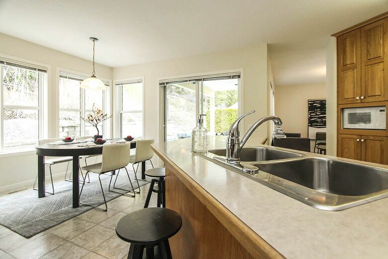 Peaceful Kelowna Retreat | with heated pool and sunset & lake views - Kelowna, Canada