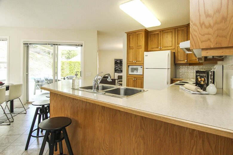 Peaceful Kelowna Retreat | with heated pool and sunset & lake views - Kelowna, Canada