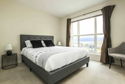 Peaceful Kelowna Retreat | with heated pool and sunset & lake views - Kelowna, Canada