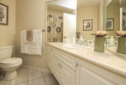 Peaceful Kelowna Retreat | with heated pool and sunset & lake views - Kelowna, Canada