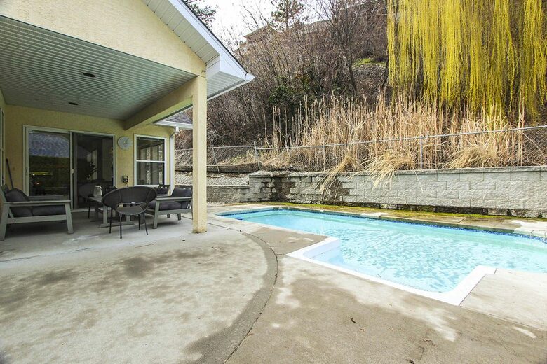 Peaceful Kelowna Retreat | with heated pool and sunset & lake views - Kelowna, Canada