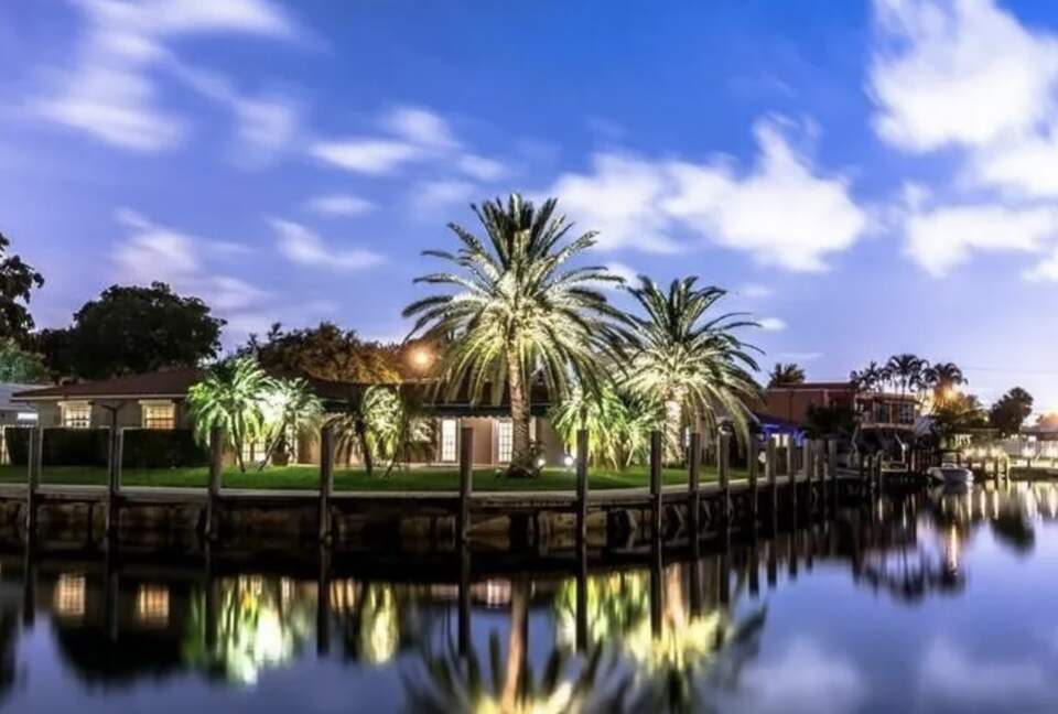 Waterfront Paradise | With pool and hot tub | Minutes from beach - Pompano Beach, Florida