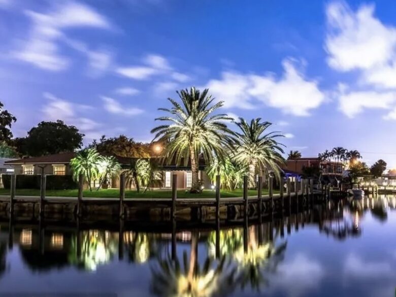 Waterfront Paradise | With pool and hot tub | Minutes from beach - Pompano Beach, Florida