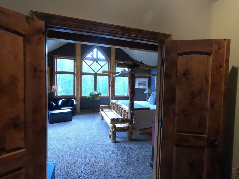 Mountain Home on Trout Creek Ranch - Woodland Park, Colorado