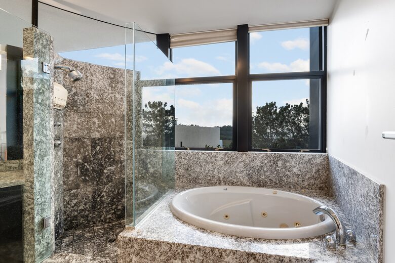 Del Mar Coastal Contemporary Masterpiece - Del Mar, California