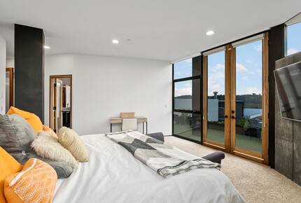 Del Mar Coastal Contemporary Masterpiece - Del Mar, California