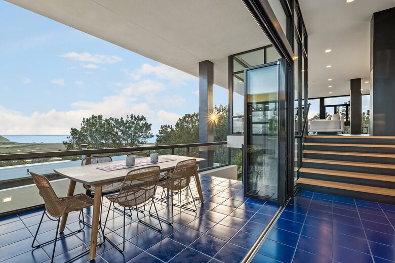 Del Mar Coastal Contemporary Masterpiece - Del Mar, California