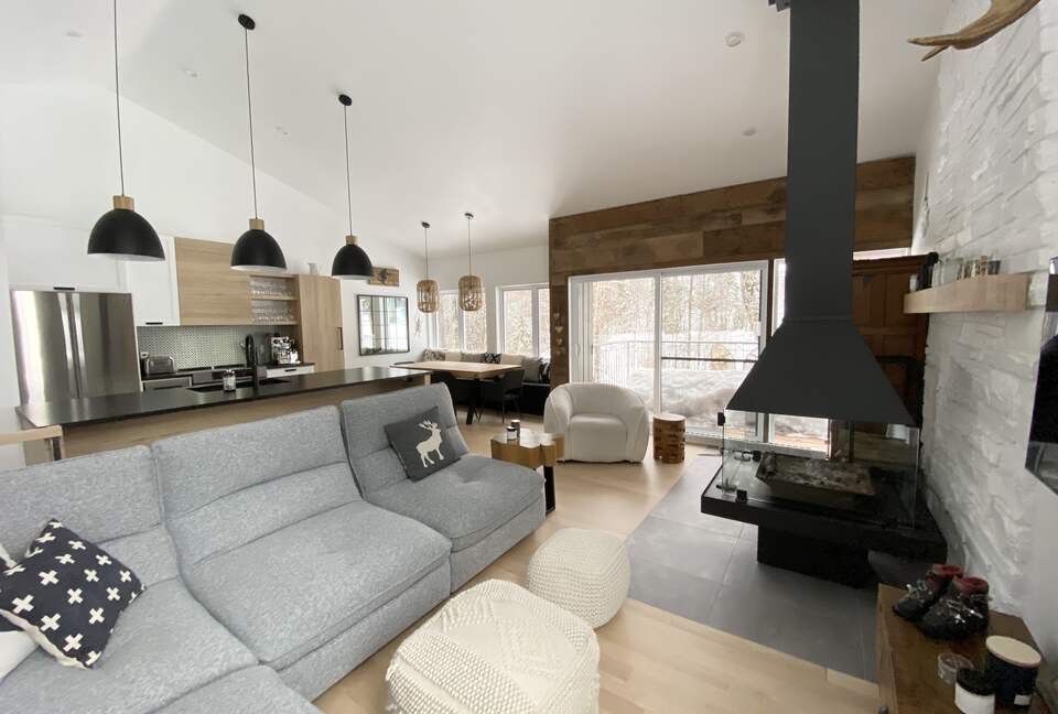 Near Old Quebec City: cozy ski-in ski-out chalet - Stoneham, Canada