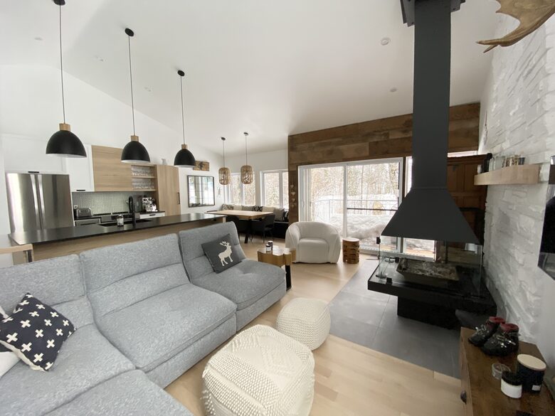 Near Old Quebec City: cozy ski-in ski-out chalet - Stoneham, Canada