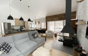 Near Old Quebec City: cozy ski-in ski-out chalet - Stoneham, Canada