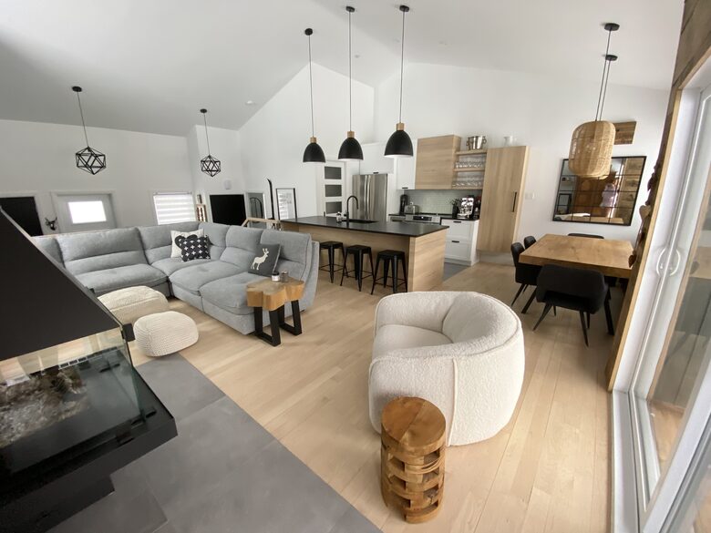 Near Old Quebec City: cozy ski-in ski-out chalet - Stoneham, Canada