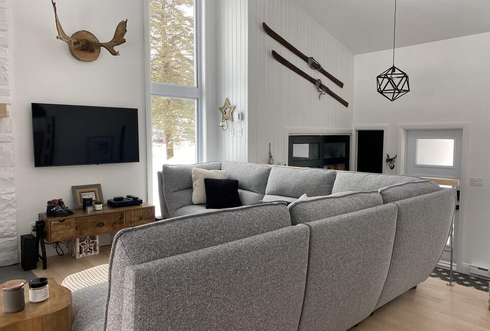 Near Old Quebec City: cozy ski-in ski-out chalet - Stoneham, Canada