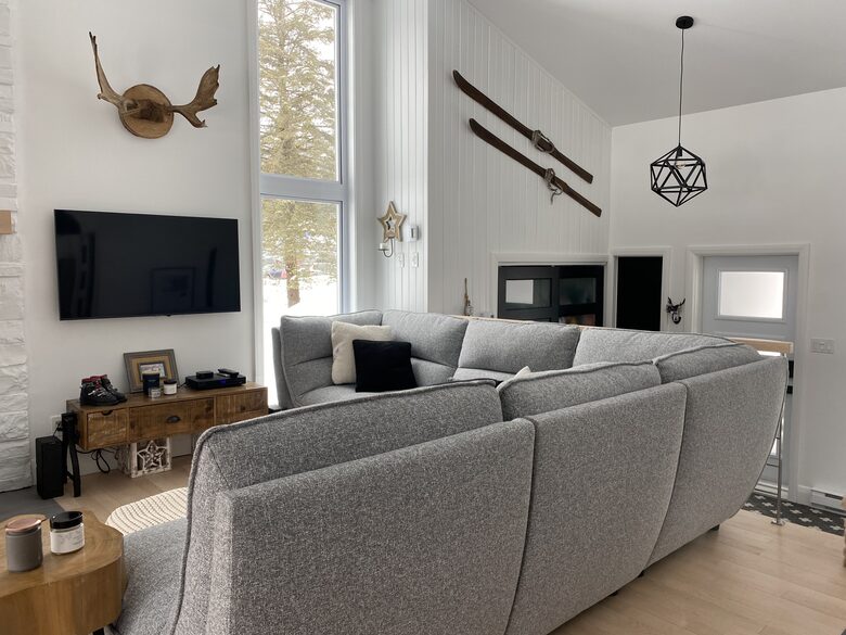 Near Old Quebec City: cozy ski-in ski-out chalet - Stoneham, Canada