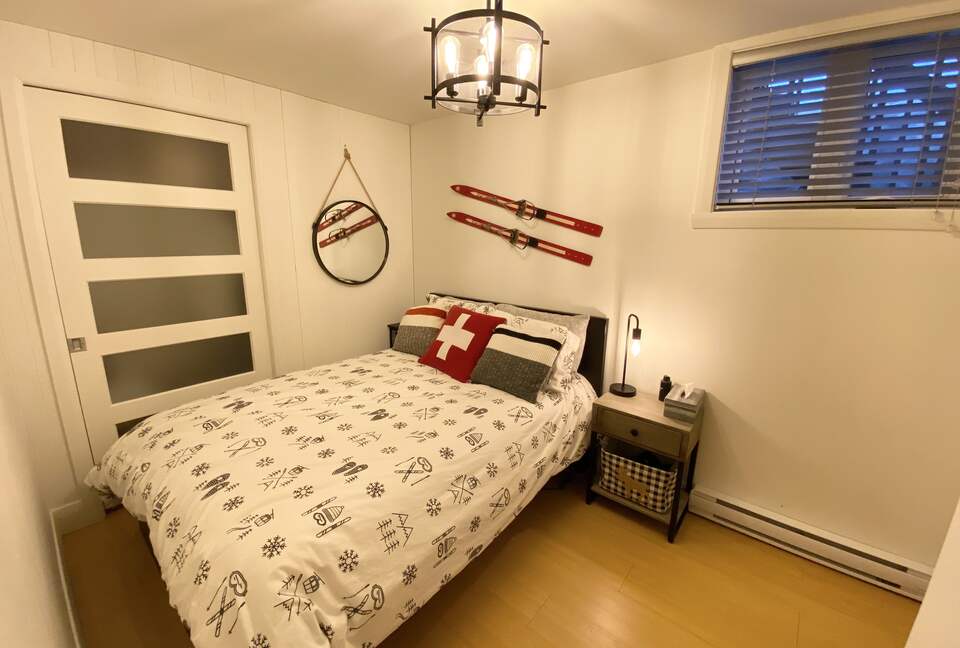 Near Old Quebec City: cozy ski-in ski-out chalet - Stoneham, Canada