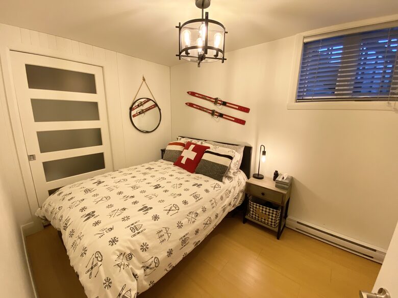 Near Old Quebec City: cozy ski-in ski-out chalet - Stoneham, Canada