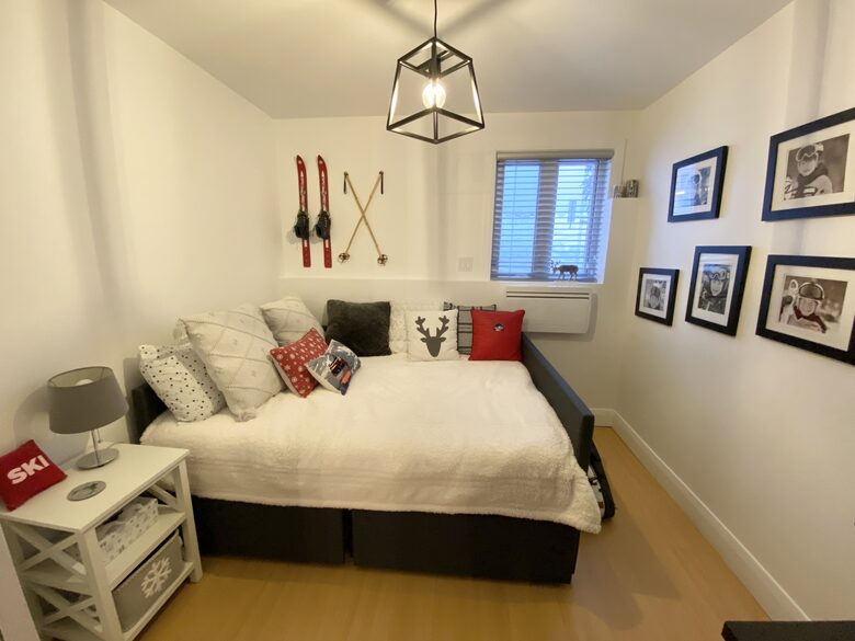 Near Old Quebec City: cozy ski-in ski-out chalet - Stoneham, Canada