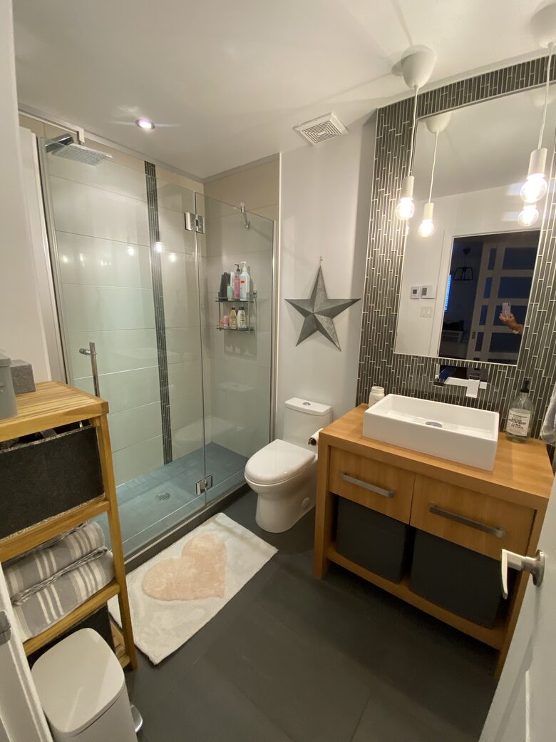 Near Old Quebec City: cozy ski-in ski-out chalet - Stoneham, Canada