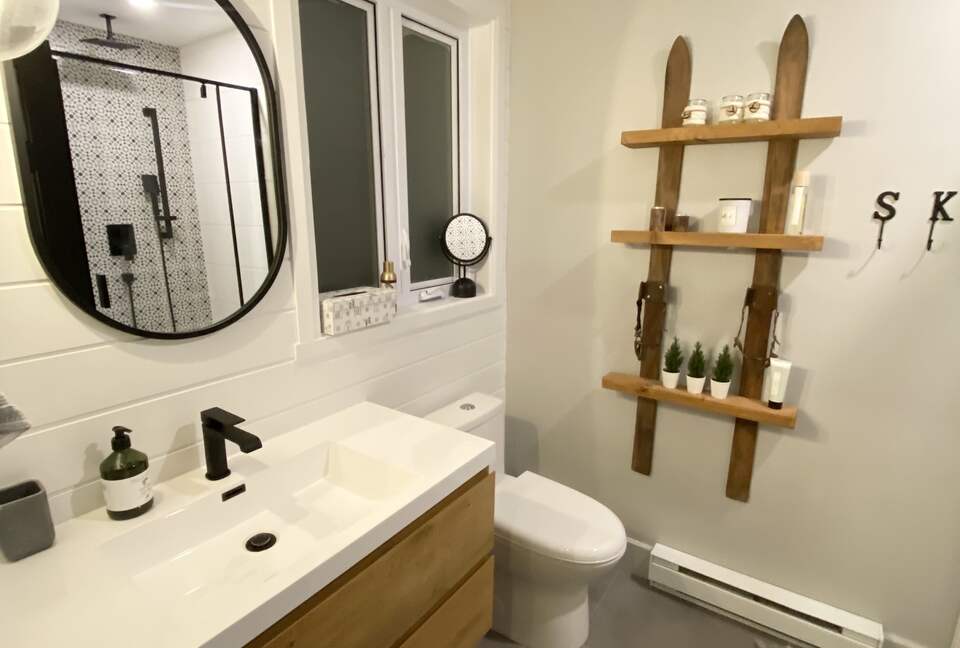 Near Old Quebec City: cozy ski-in ski-out chalet - Stoneham, Canada