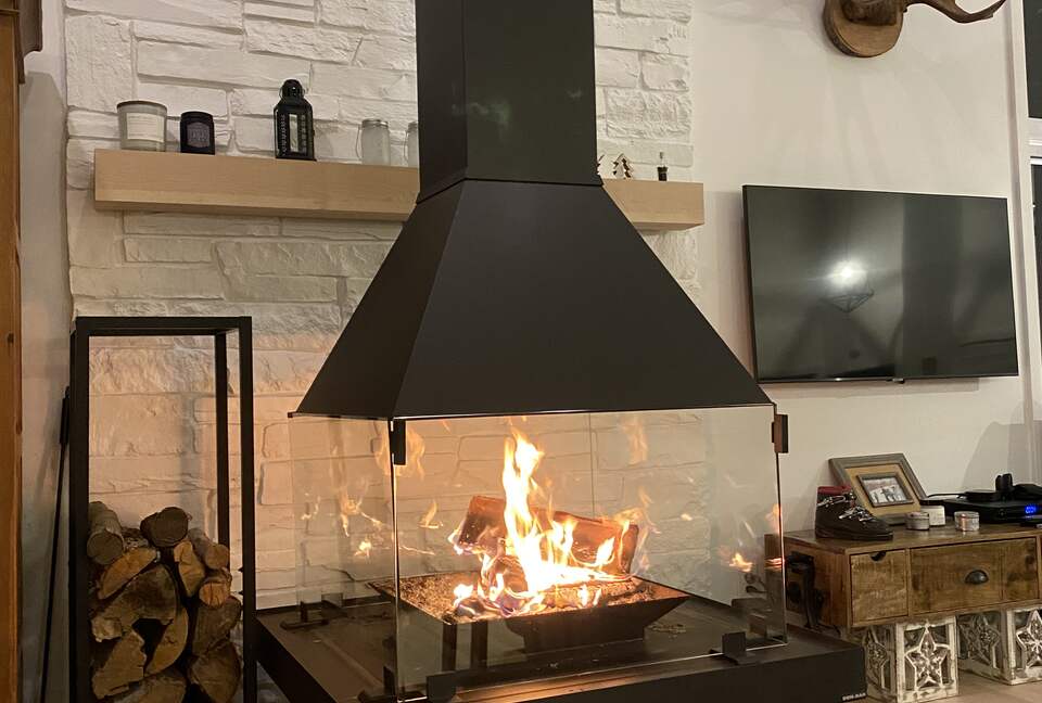 Near Old Quebec City: cozy ski-in ski-out chalet - Stoneham, Canada