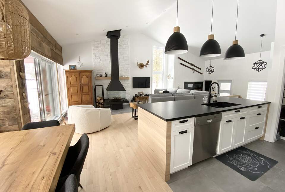 Near Old Quebec City: cozy ski-in ski-out chalet - Stoneham, Canada