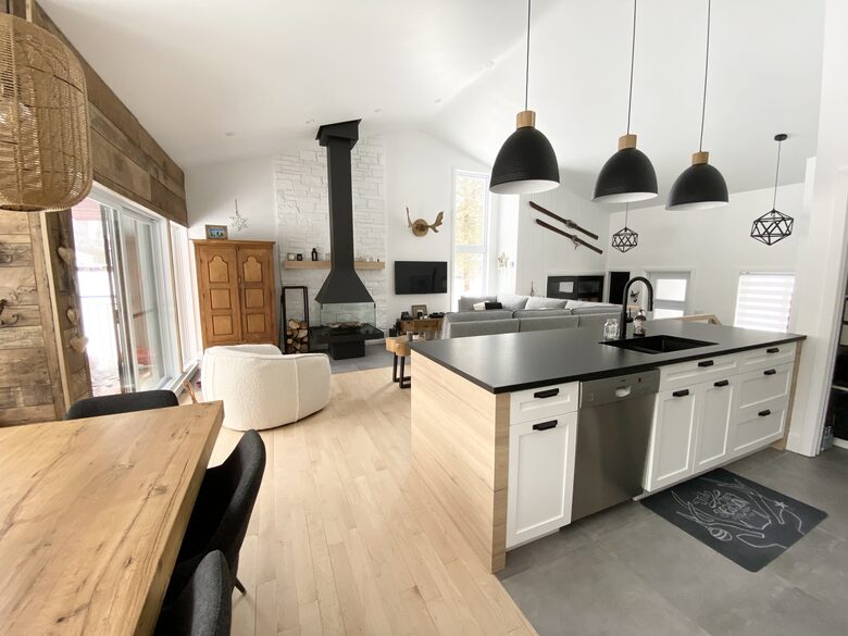 Near Old Quebec City: cozy ski-in ski-out chalet - Stoneham, Canada