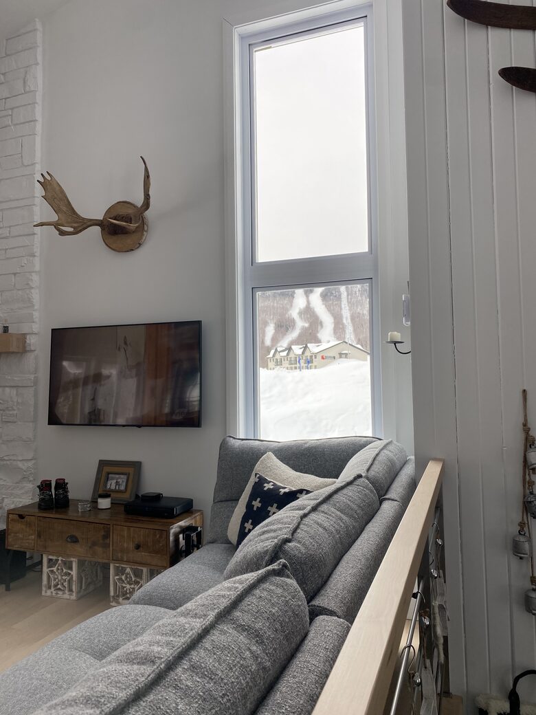 Near Old Quebec City: cozy ski-in ski-out chalet - Stoneham, Canada