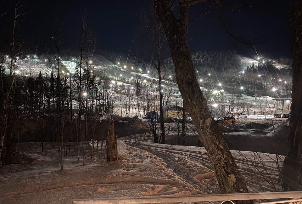 Near Old Quebec City: cozy ski-in ski-out chalet - Stoneham, Canada